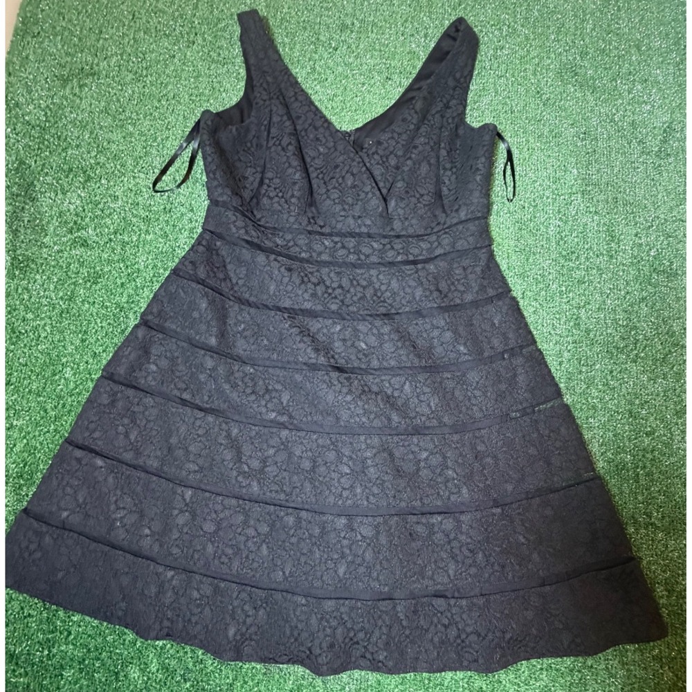 Black Lace Tiered Sleeveless V-Neck Cocktail Dress A-Line Bandage Style